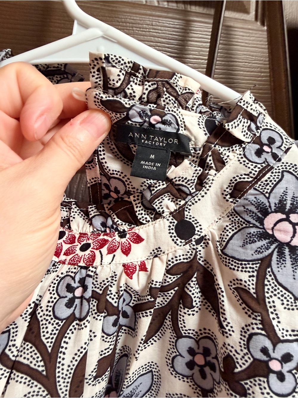 Ann Taylor Factory Floral Smocked Neck Women's Top in Cream with Pink & Brown - Picture 3 of 4